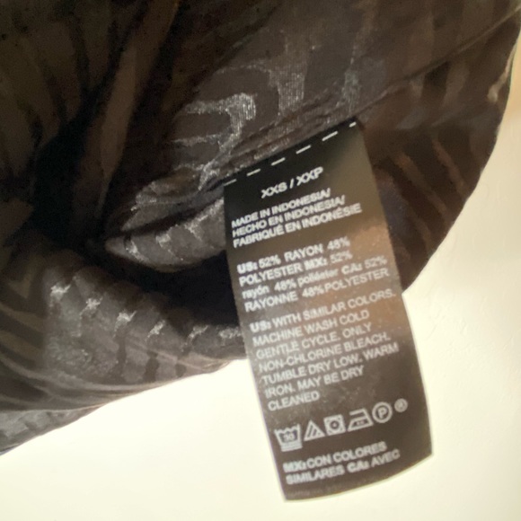 White House black market surplice satin top New - Picture 7 of 9